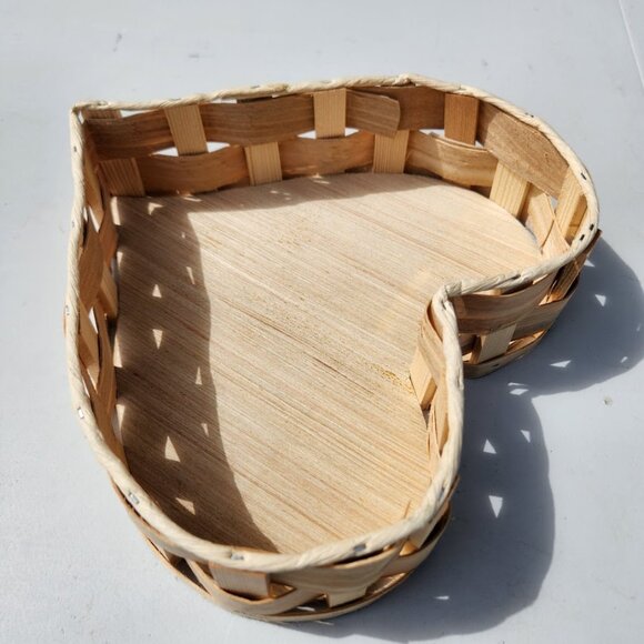 New Heart Shaped Basket Easter Basket Valentines Day Stocking Stuffer Gift Baske - Picture 2 of 8